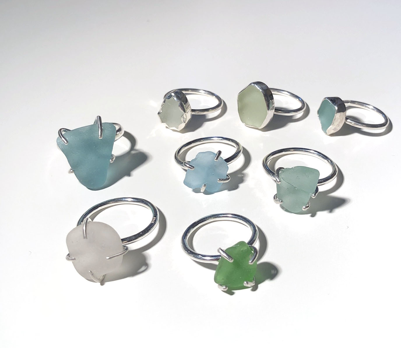 Silverringar med strandglas